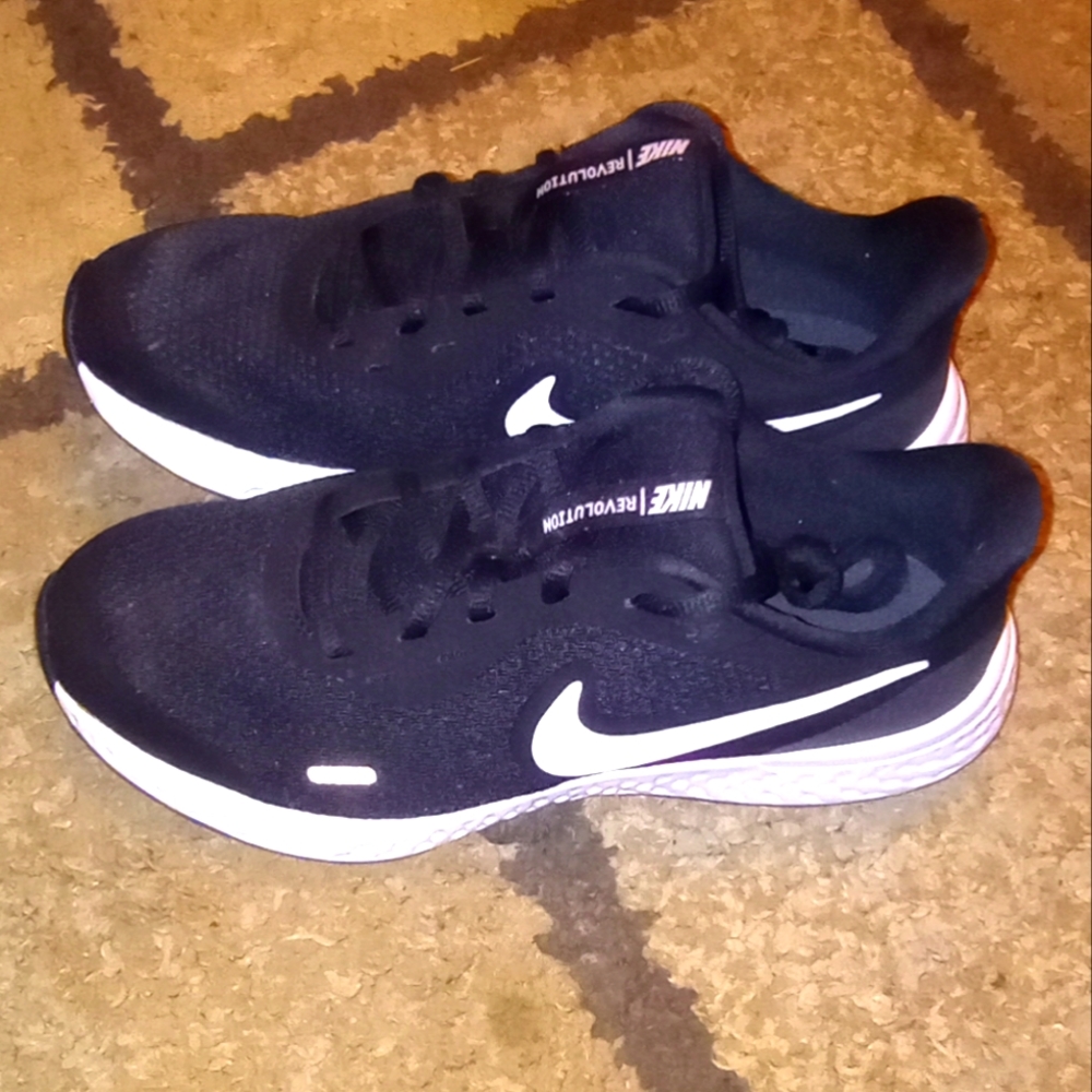Nike Revolution 5 Kids Shoe